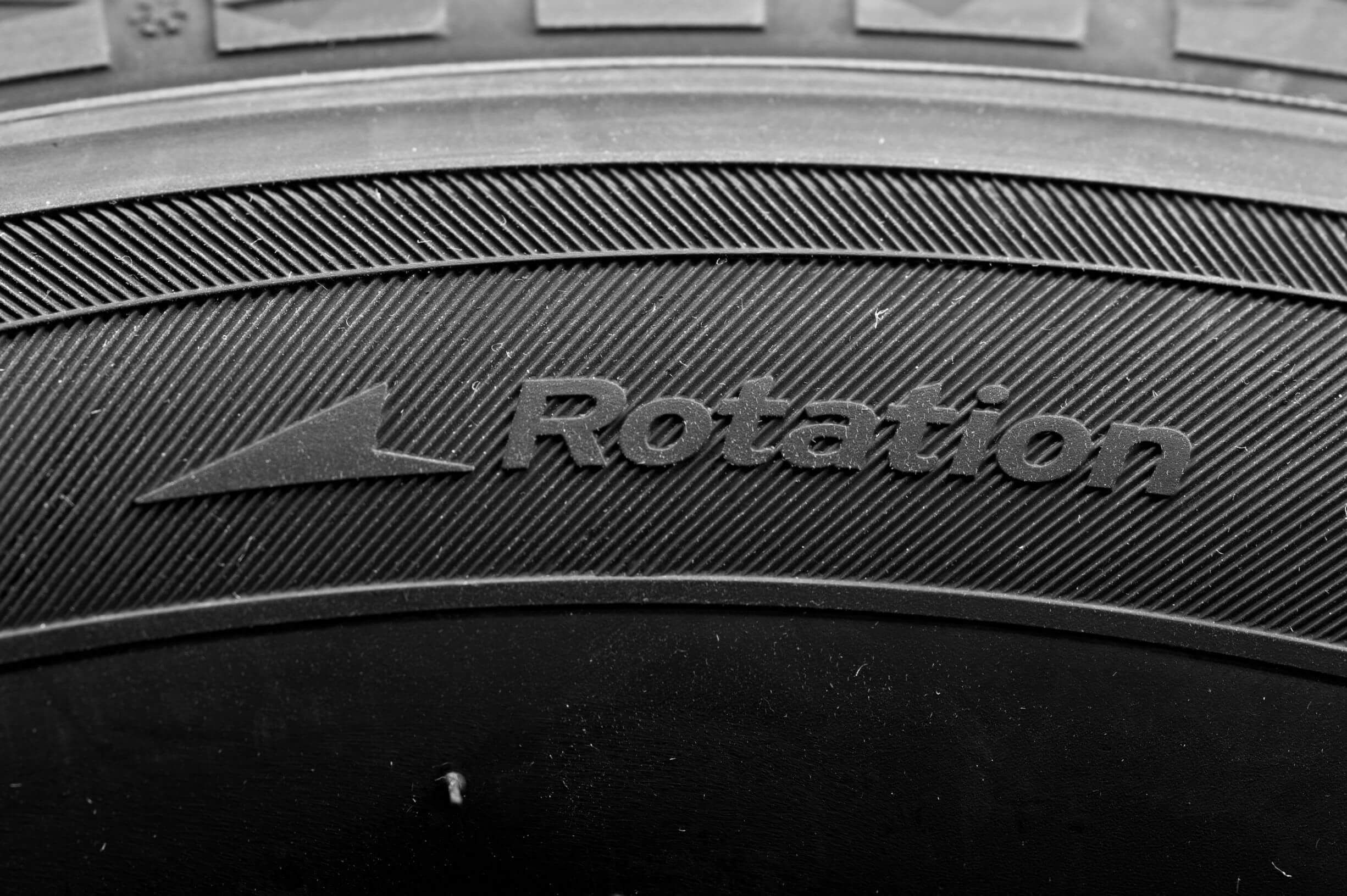Směr rotace u pneumatik, směrové pneumatiky