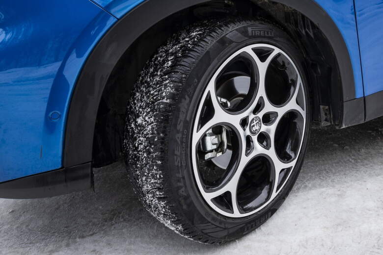 Nejlépe hodnocenou celoroční pneumatikou podle testů za celý loňský rok je Pirelli Cinturato All Season SF3