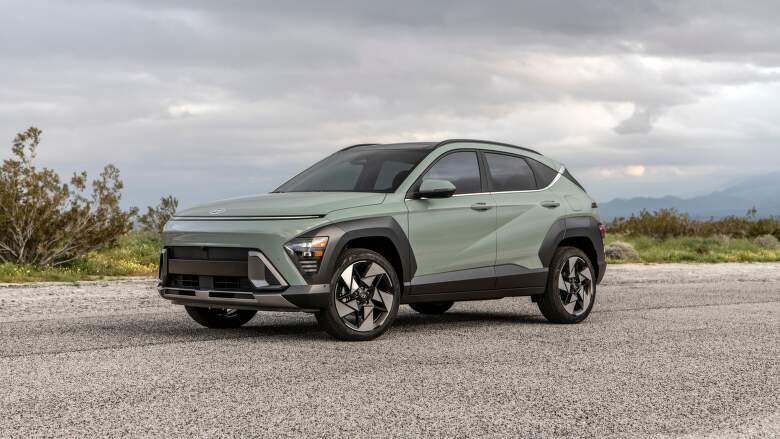 Kona II sa predáva ako benzín, hybrid aj čisto elektrická verzia. Vizuálne je ale naprieč pohonmi takmer na nerozoznanie. Zdroj: www.hyundainews.com
