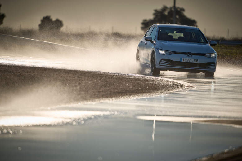 Prekvapivé výsledky testu celoročných pneumatík v jednom z najrozšírenejších európskych rozmerov pre malé autá, 185/65 R15, nájdete tu. Zdroj: Adac.de