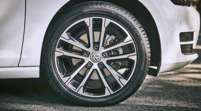 Celoroční pneumatiky Hankook Kinergy 4S2 H750 dnes obouvá v prvovýbavě na svá auta i řada evropských automobilek.