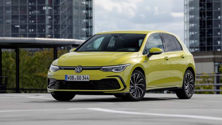 Volkswagen Golf VIII – az ikonikus hatchback nyolcadik generációja teljesen digitális műszerfallal és eTSI mild-hibrid technológiával. Forrás: volkswagen-newsroom.com